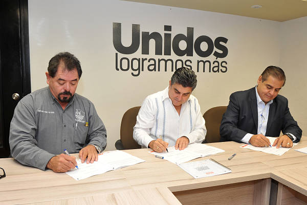 firmadecontratocobach_opt