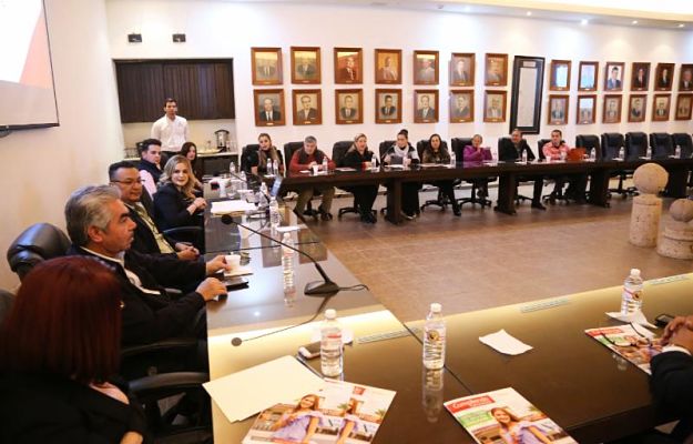 haciendatrabajadelamanoconcontri_opt