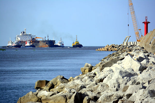 Saturan-puertos-buques-tanque_opt