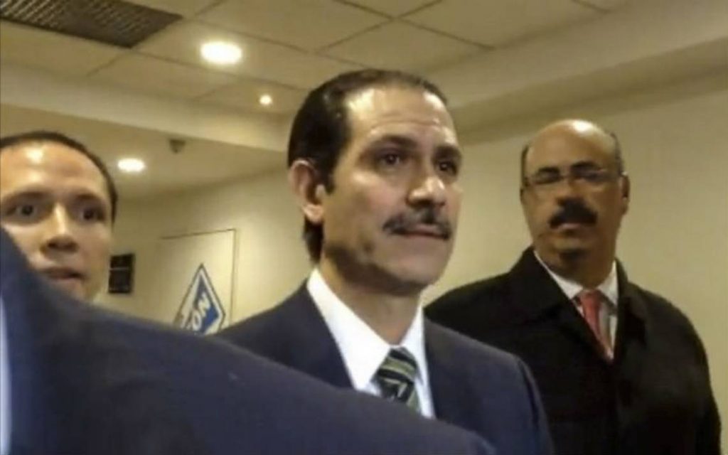 cuartooscuro_padres