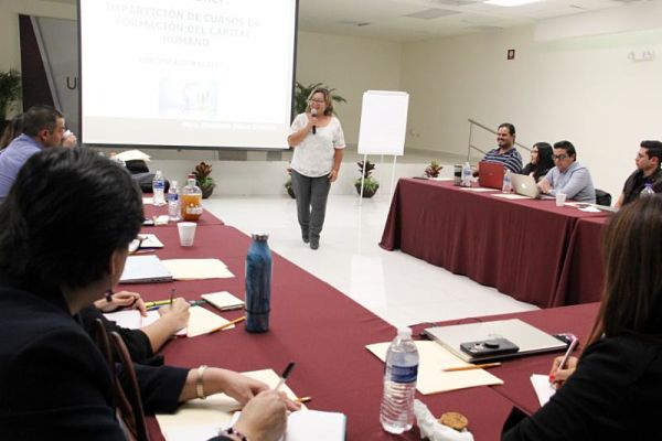 ues_diplomado_formacióncapitalhumano_opt(1)