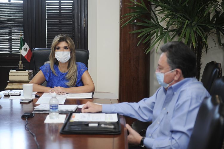 claudia con ganaderos (1)_opt