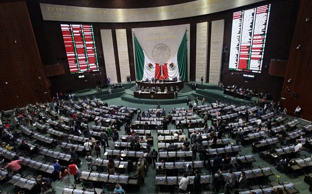 diputados-realizan-voto-sesion-camara-1_opt