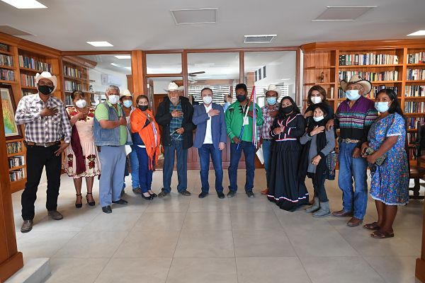 Durazo con indigenas_opt