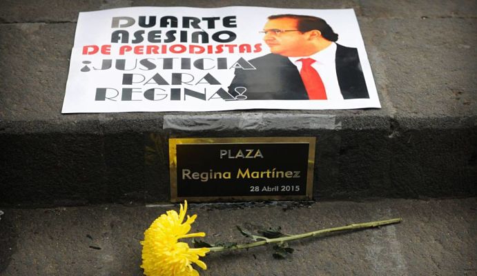 regina martinez_su tumba_opt