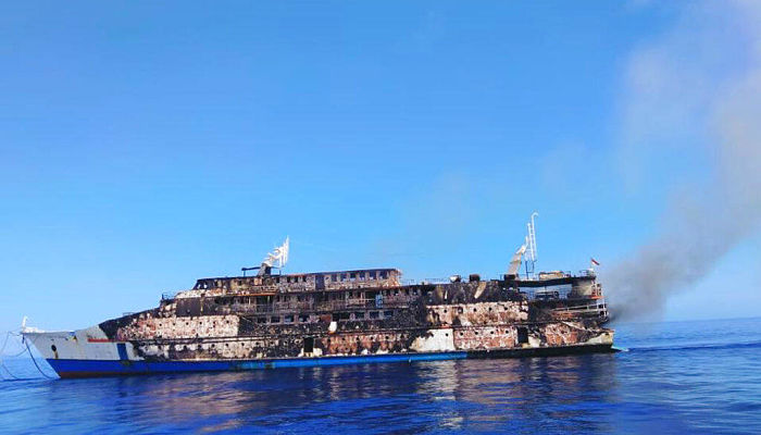 Ferry incendiado1_opt