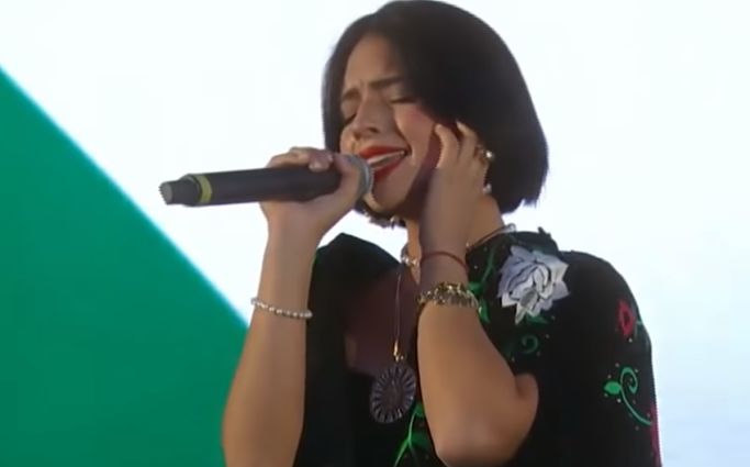 cantante-recibio-criticas-entonar-himno_opt