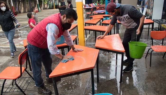 limpieza-de-escuelas-cuartoscuro_opt