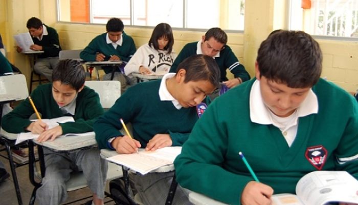 estudiantes_de_secundaria_opt