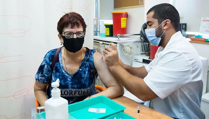 vacunando a la población_opt