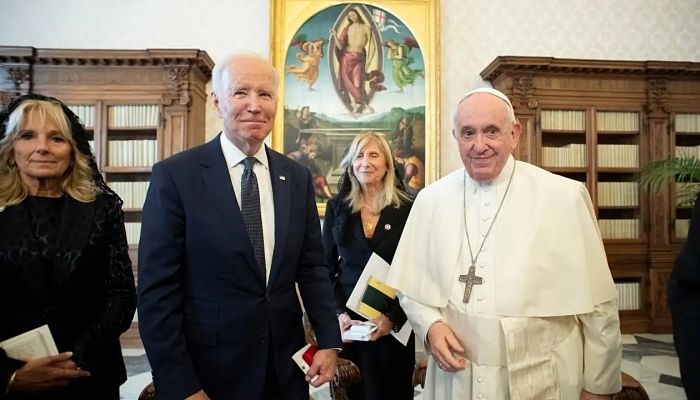 joe-biden-y-el-papa-francisco_opt
