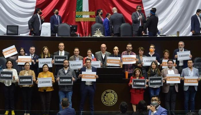 Legisladores de MC protestan en la instalación de la Permanente_opt