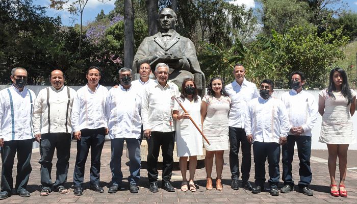 Presidente con autoridades de Guelatao Oaxaca_opt