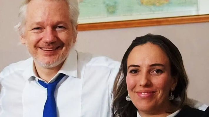 julian-assange-se-casa_opt