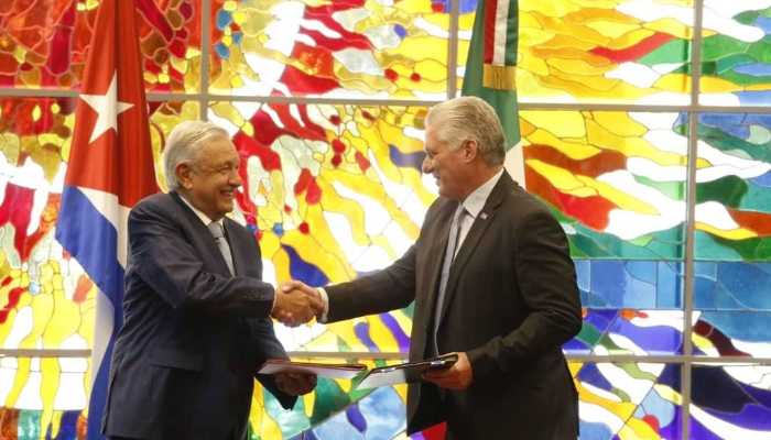 López Obrador recibe la condecoración de Orden José Martí