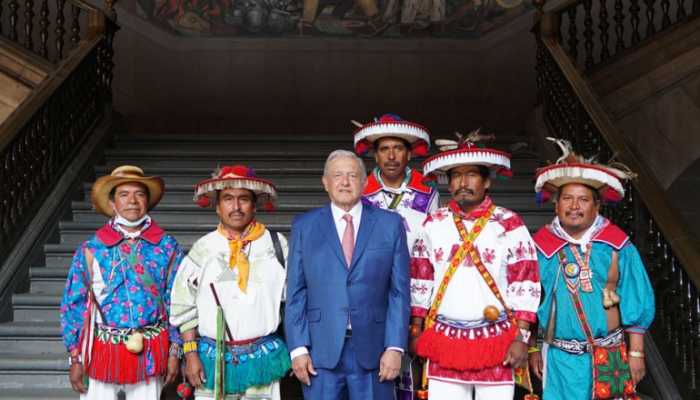 Presidente-AMLO-reunion-huicholes 30.05