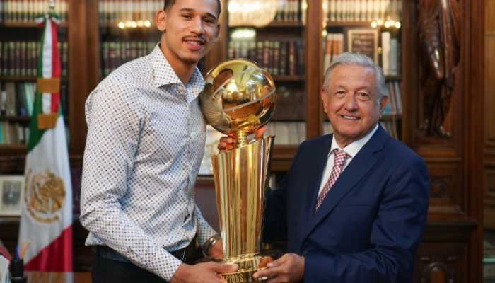 juan toscano recibido por amlo