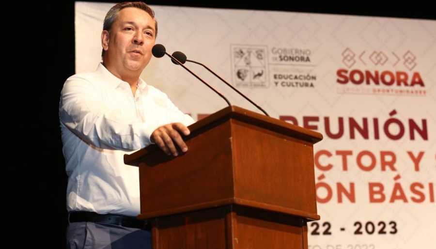 Aarón Grageda con jefes de sector y supervisores