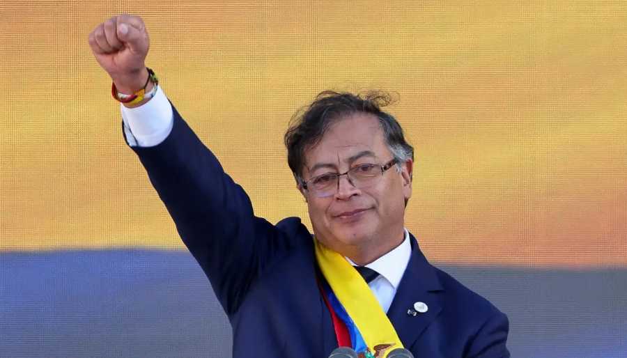 petro-jura-presidente-colombia-reuters