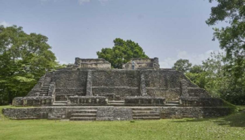 tumba maya