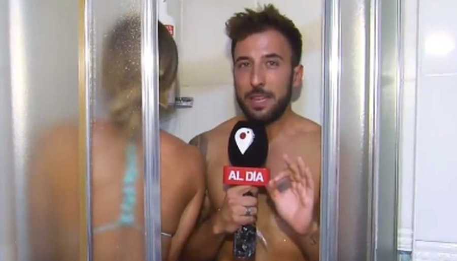 bañarse en pareja ahorra agua