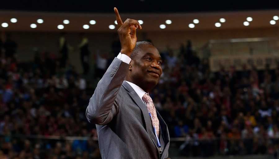 Dikembe Mutombo tiene un tumor cerebral