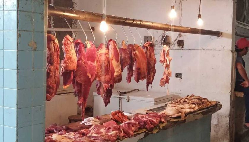 carne de res puerco y pollo