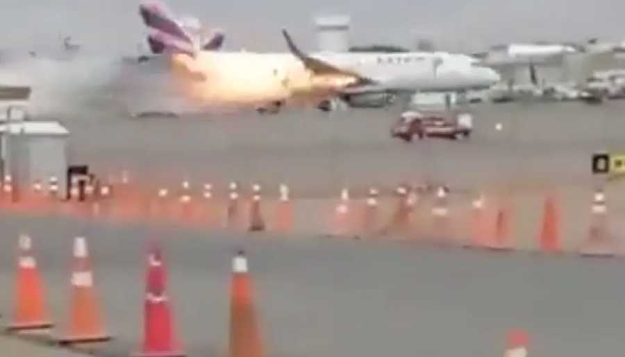 Colision avion-carro de bomberos