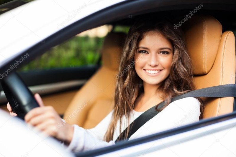 mujer manejando