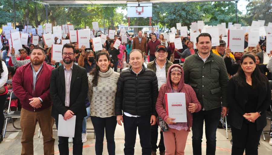 Entrega gobernador Alfonso Durazo 590 escrituras1(1)