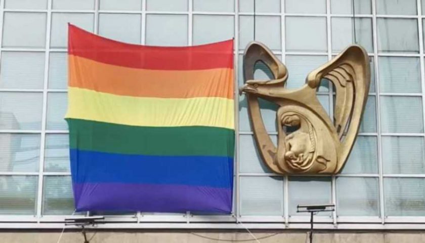 IMSS e ISSSTE deben reconocer a parejas homosexuales