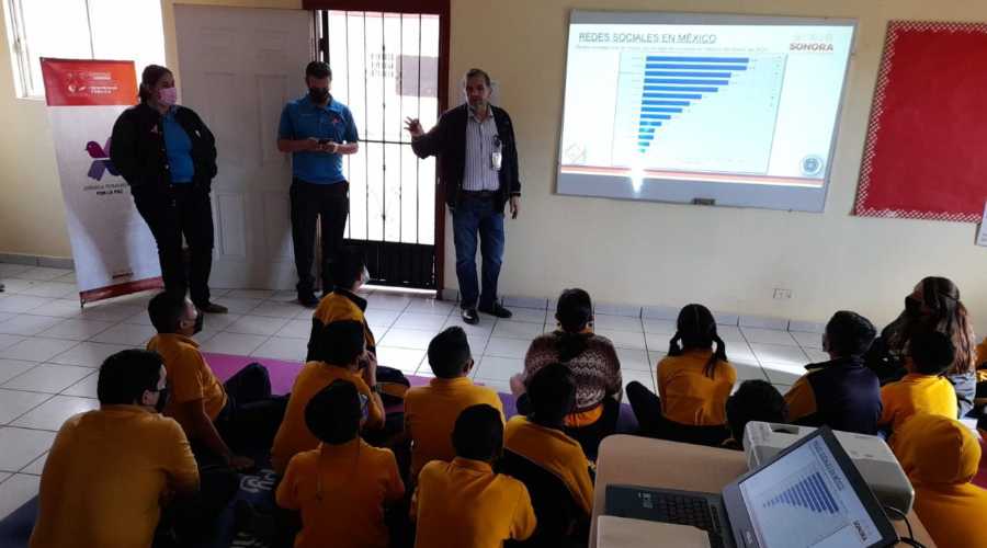 Imparte Unidad Cibernética