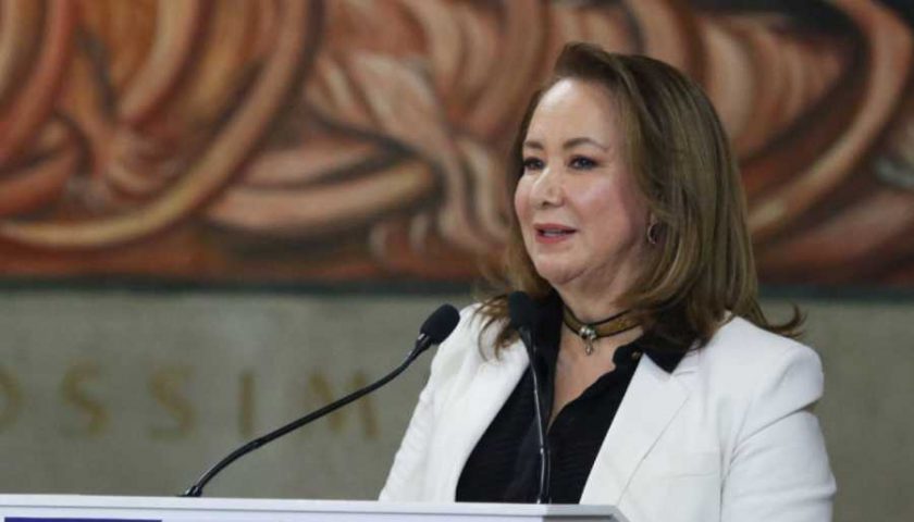 Ministra Esquivel Mossa defiende su tesis