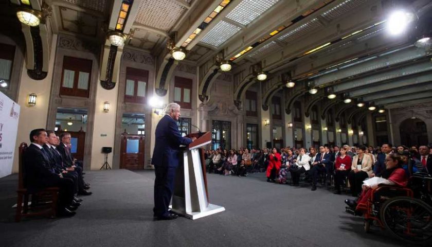 -Reunion-con-legisladores-federales-Palacio-Nacional-Foto-10.