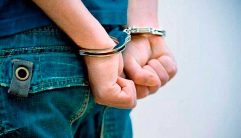 apuñaló y golpeó a su madre25