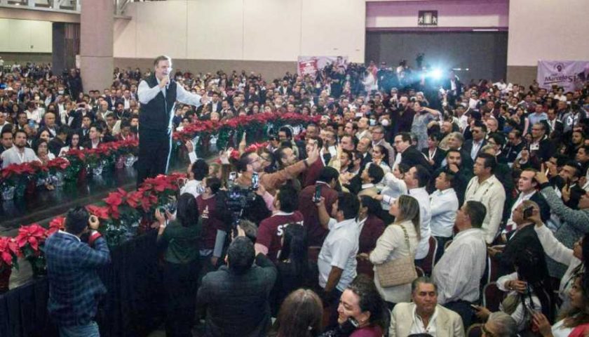 marcelo ebrard-con simpatizantes