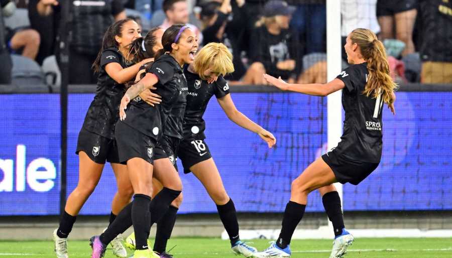 Cuatro entrenadores del fútbol femenino en EE.UU. suspendidos