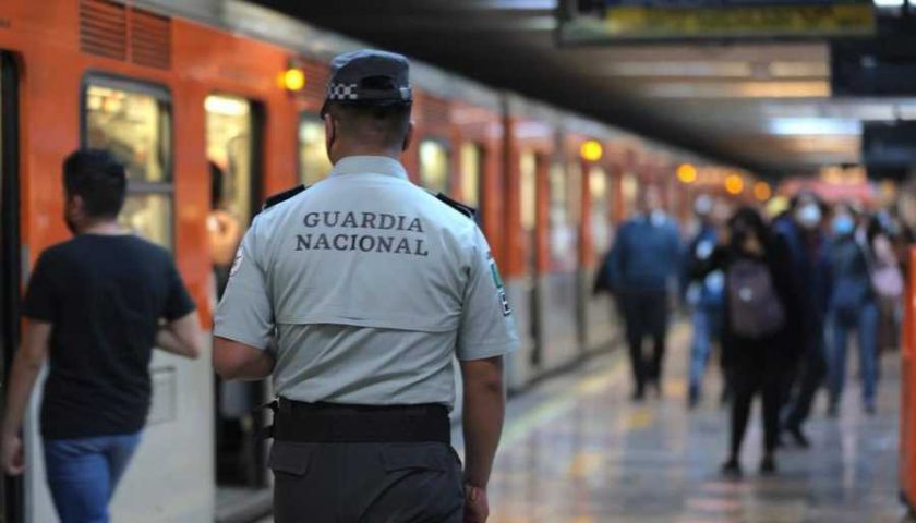 Policía militarizada vigilará el metro de Ciudad de México
