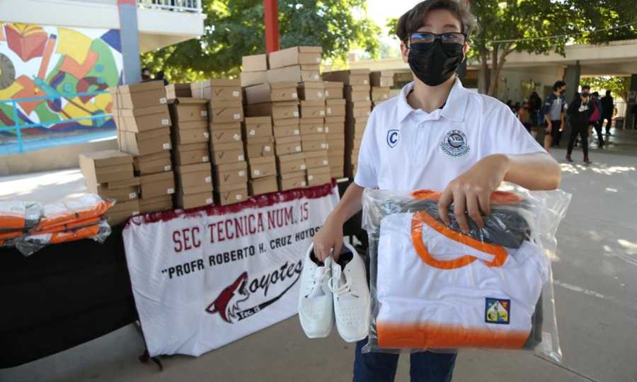 educación básica recibirá su uniforme escolar deportivo