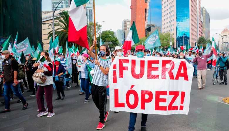 frena no llena el zocalo(1)