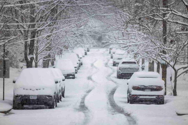 El sur de California bajo una inusual tormenta de lluvia y nieve-min