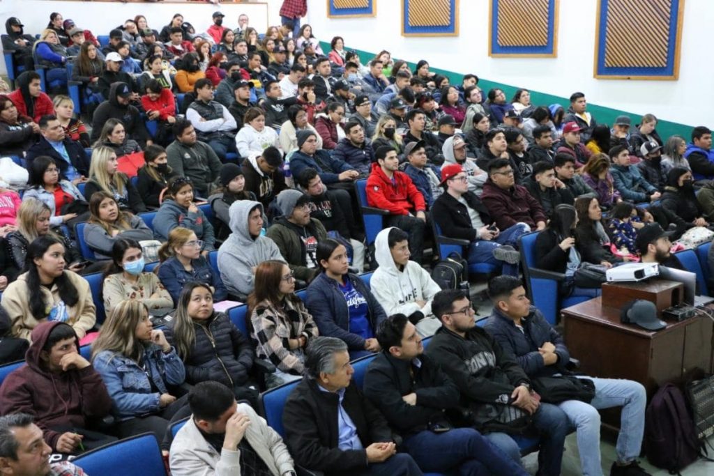 Fomentan cultura emprendedora en alumnado de la UTSSON-min