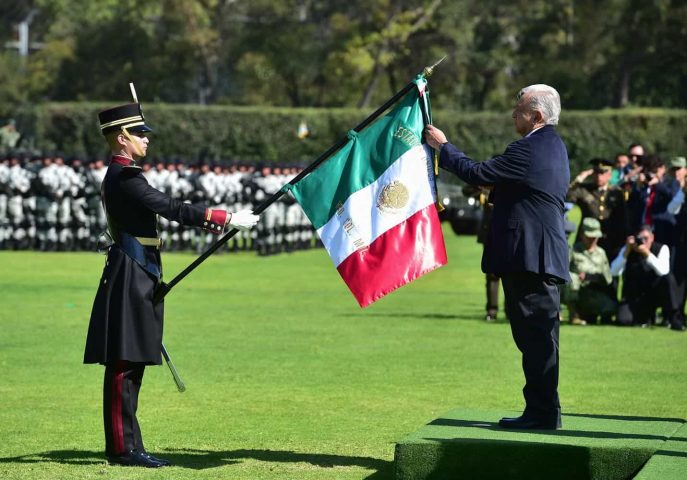 Mexicanos se reconocen en Bandera Nacional 5-min