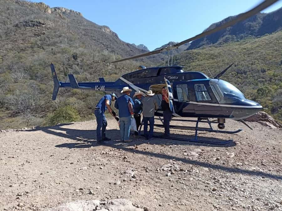 Salud traslada vía aérea a adulto mayor para atención médica de urgencia2-min