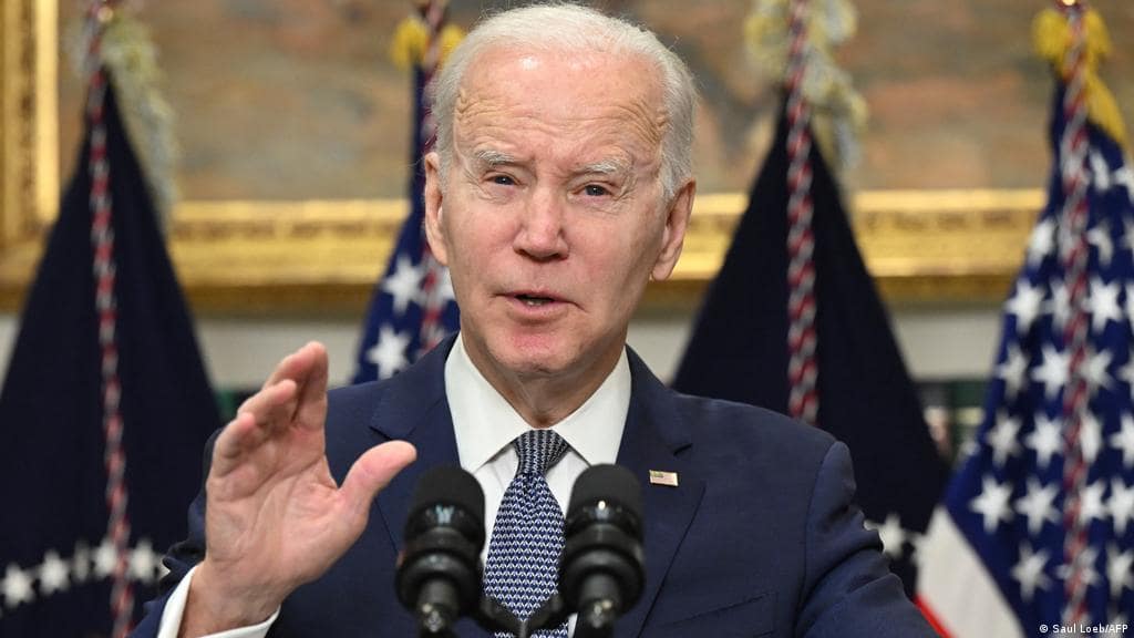 Biden dice a los estadounidenses que pueden “tener confianza” en el sistema bancario-min