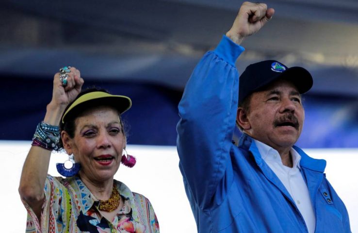 Daniel Ortega y su mujer-min