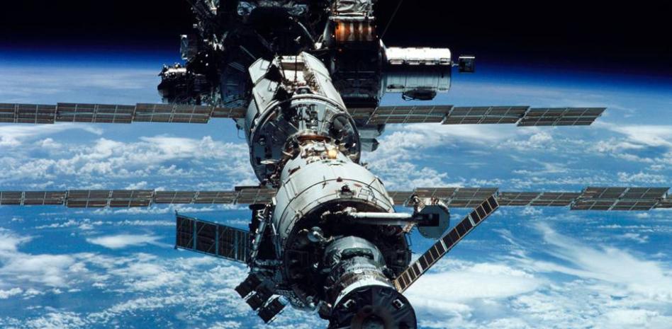 La misión Crew-5 viaja de regreso a la Tierra desde la EEI-min (1)