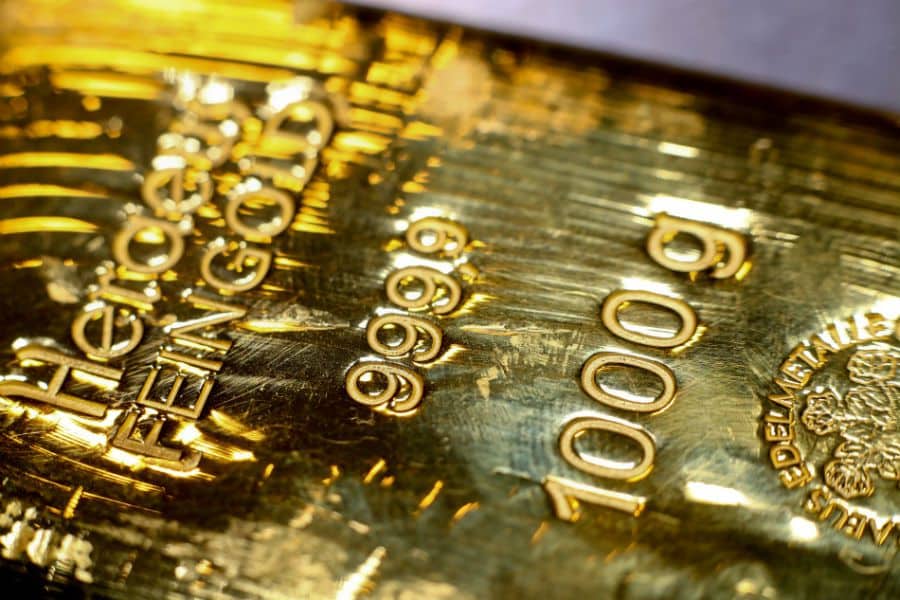 Oro sube por encima de los US$2 mil por temores ligados a Credit Suisse-min