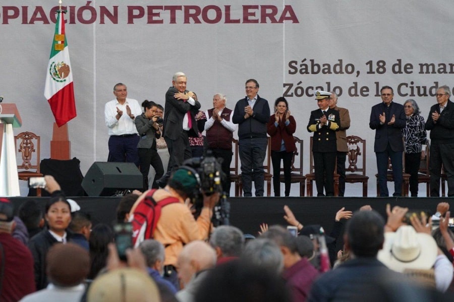 en el zocalo amlo...-min