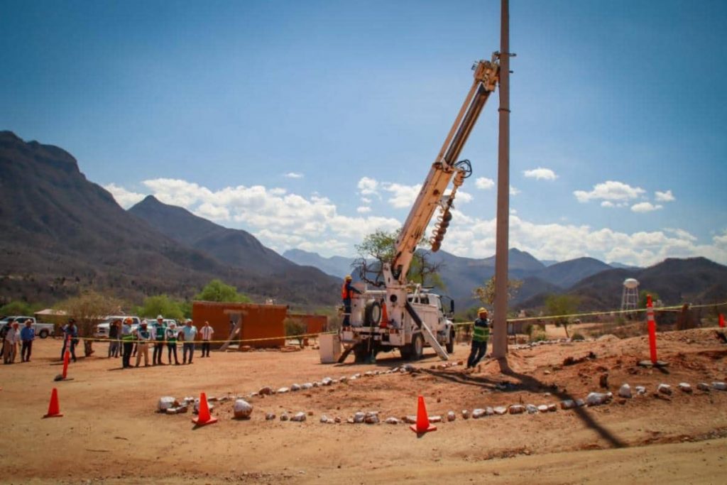 Llevan luz a comunidad de San Bernardo 3-min